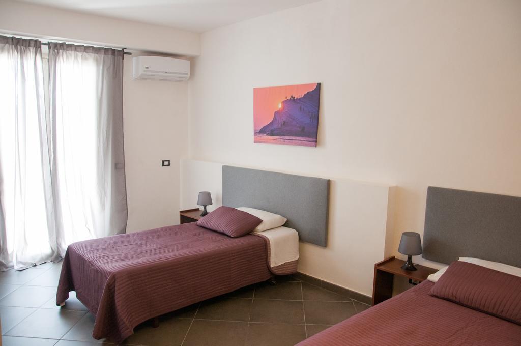 ريالمونتي B&B La Scala الغرفة الصورة